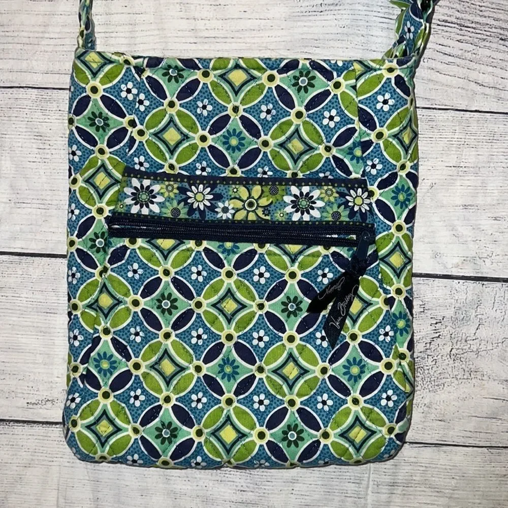 Vera Bradley “Daisy” Hipster Crossbody Bag Zip Green Blue White Adjustable - Picture 2 of 6